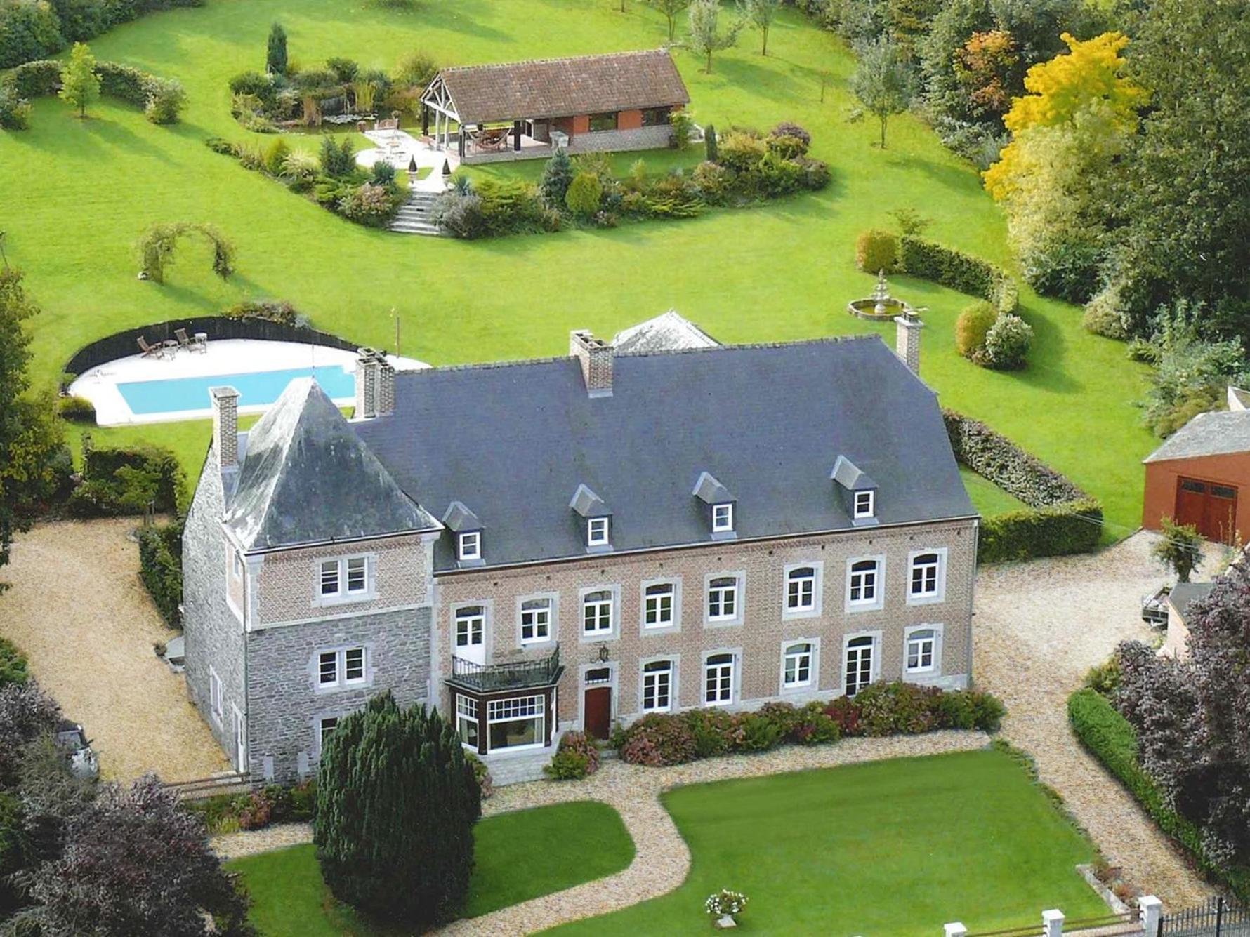 Le Richmond Hotel Godinne Buitenkant foto