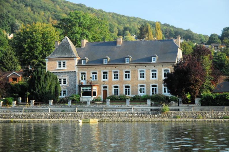 Le Richmond Hotel Godinne Buitenkant foto